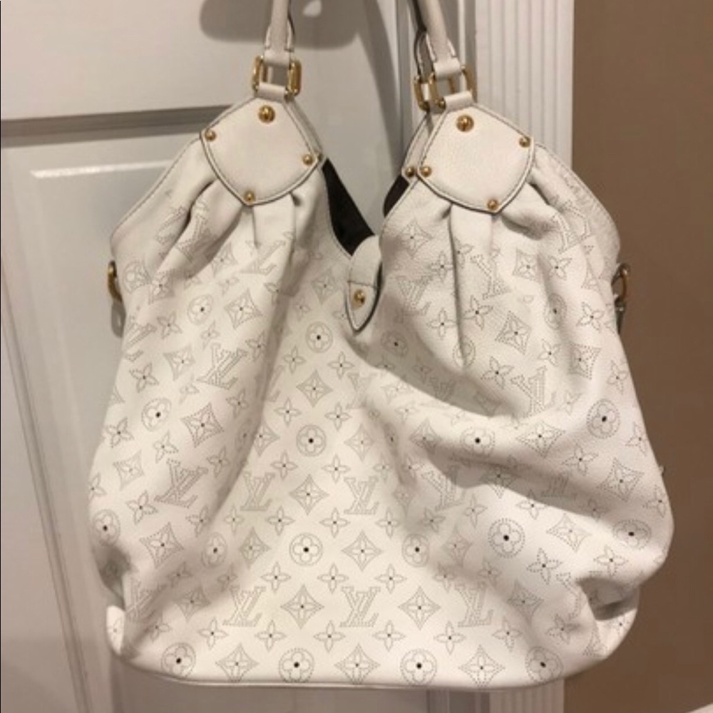 Louis Vuitton White Xtra Large Mahina Leather bag